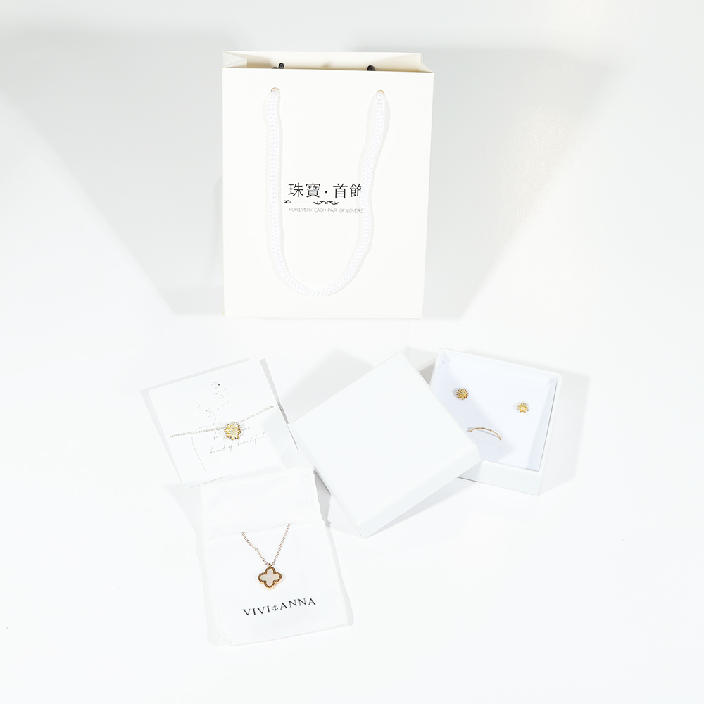 Customized Luxury Cardboard Jewelry Box Packaging Supplier